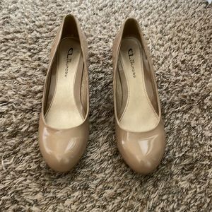 Shiny nude 1.5 inch wedge heals